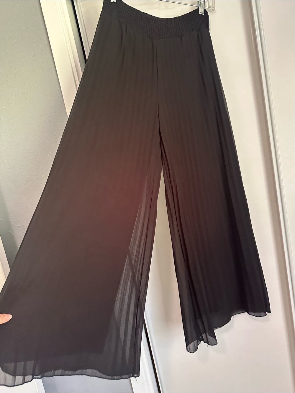 Forever 21 Black Wide-Leg Pleated Palazzo Pants